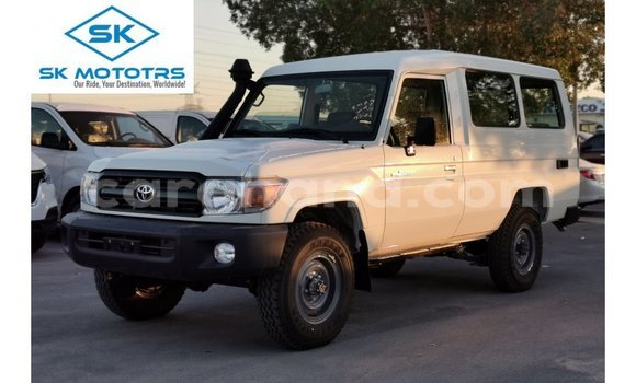 Buy Import Toyota Land Cruiser White Car in Import - Dubai in Ashanti Buy Import Toyota Land Cruiser White Car in Import - Dubai in Ashanti
