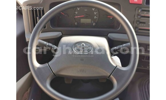 Sayi Imported Toyota Coaster White Mota in Import - Dubai a Ashanti Sayi Imported Toyota Coaster White Mota in Import - Dubai a Ashanti