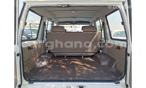Sayi Imported Toyota Land Cruiser White Mota in Import - Dubai a Ashanti Sayi Imported Toyota Land Cruiser White Mota in Import - Dubai a Ashanti