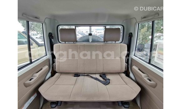 Buy Import Toyota Land Cruiser White Car in Import - Dubai in Ashanti Buy Import Toyota Land Cruiser White Car in Import - Dubai in Ashanti