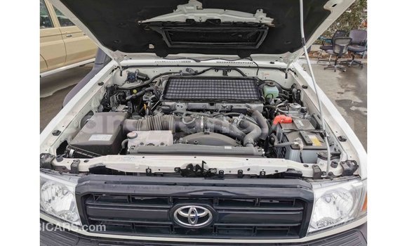 Buy Import Toyota Land Cruiser White Car in Import - Dubai in Ashanti Buy Import Toyota Land Cruiser White Car in Import - Dubai in Ashanti