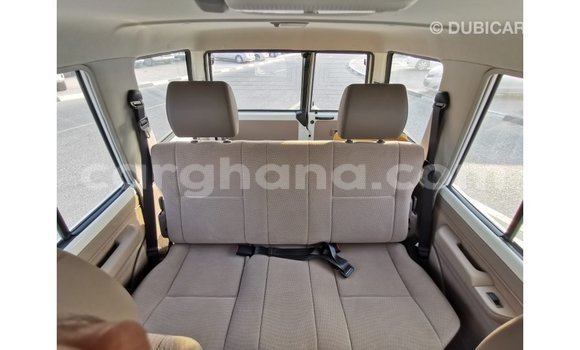 Sayi Imported Toyota Land Cruiser White Mota in Import - Dubai a Ashanti Sayi Imported Toyota Land Cruiser White Mota in Import - Dubai a Ashanti