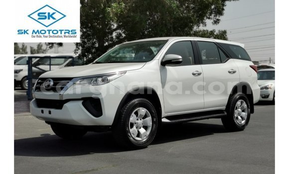Sayi Imported Toyota Fortuner White Mota in Import - Dubai a Ashanti Sayi Imported Toyota Fortuner White Mota in Import - Dubai a Ashanti