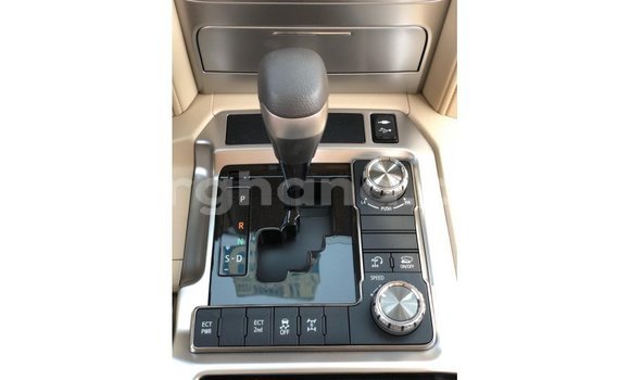 Sayi Imported Toyota Land Cruiser White Mota in Import - Dubai a Ashanti Sayi Imported Toyota Land Cruiser White Mota in Import - Dubai a Ashanti