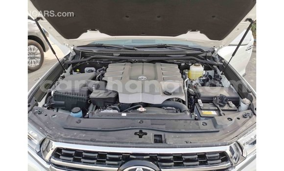 Buy Import Toyota Land Cruiser White Car in Import - Dubai in Ashanti Buy Import Toyota Land Cruiser White Car in Import - Dubai in Ashanti
