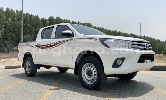 Sayi Imported Toyota Hilux White Mota in Import - Dubai a Ashanti Sayi Imported Toyota Hilux White Mota in Import - Dubai a Ashanti