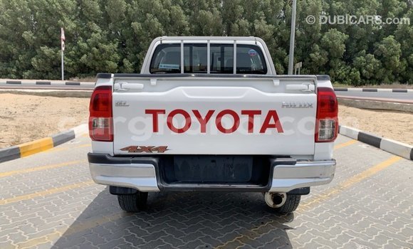 Sayi Imported Toyota Hilux White Mota in Import - Dubai a Ashanti Sayi Imported Toyota Hilux White Mota in Import - Dubai a Ashanti