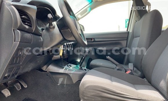 Sayi Imported Toyota Hilux White Mota in Import - Dubai a Ashanti Sayi Imported Toyota Hilux White Mota in Import - Dubai a Ashanti