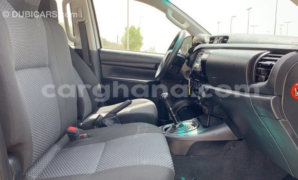 Sayi Imported Toyota Hilux White Mota in Import - Dubai a Ashanti Sayi Imported Toyota Hilux White Mota in Import - Dubai a Ashanti