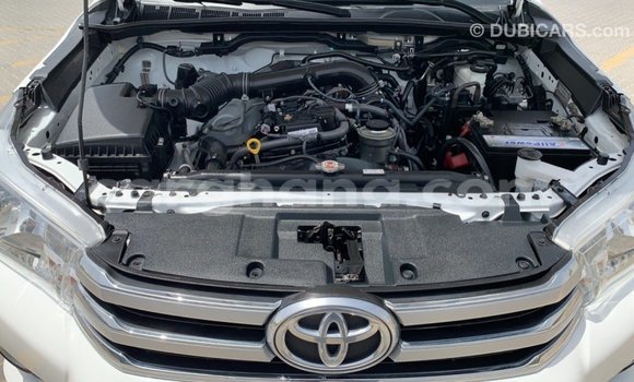Sayi Imported Toyota Hilux White Mota in Import - Dubai a Ashanti Sayi Imported Toyota Hilux White Mota in Import - Dubai a Ashanti