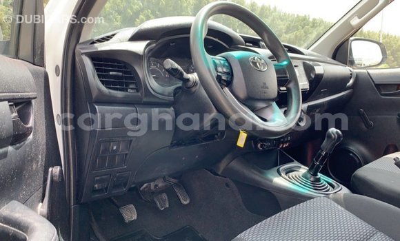 Sayi Imported Toyota Hilux White Mota in Import - Dubai a Ashanti Sayi Imported Toyota Hilux White Mota in Import - Dubai a Ashanti