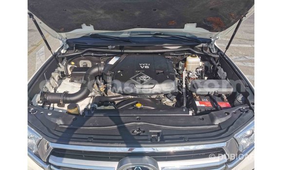 Sayi Imported Toyota Land Cruiser White Mota in Import - Dubai a Ashanti Sayi Imported Toyota Land Cruiser White Mota in Import - Dubai a Ashanti