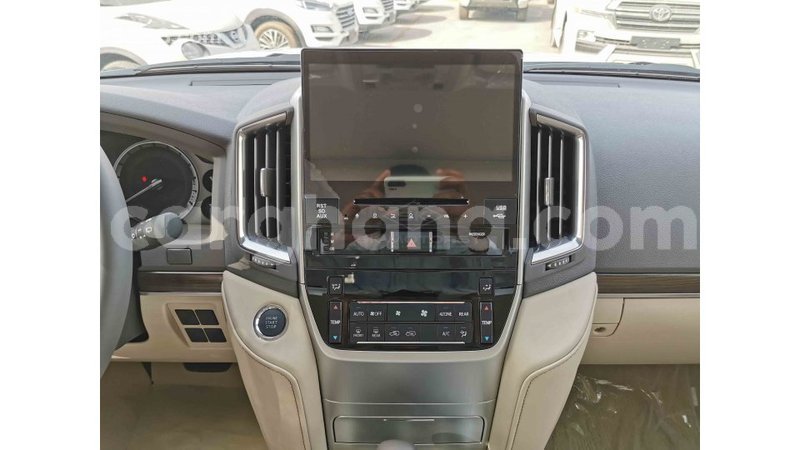 Big with watermark toyota land cruiser ashanti import dubai 23589