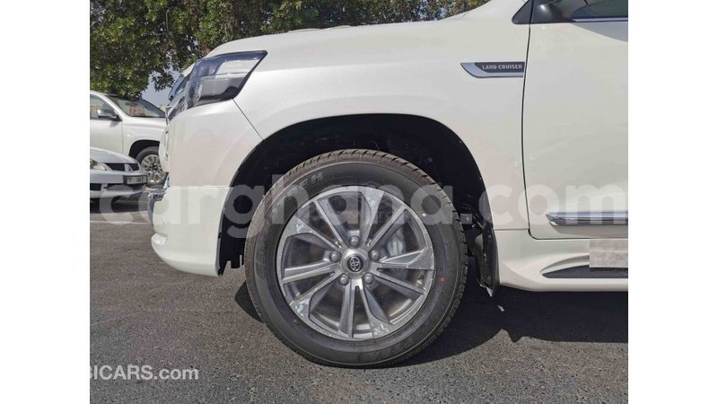 Big with watermark toyota land cruiser ashanti import dubai 23589