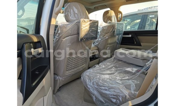 Buy Import Toyota Land Cruiser White Car in Import - Dubai in Ashanti Buy Import Toyota Land Cruiser White Car in Import - Dubai in Ashanti