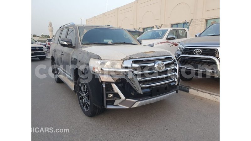 Big with watermark toyota land cruiser ashanti import dubai 23597