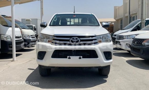 Sayi Imported Toyota Hilux White Mota in Import - Dubai a Ashanti Sayi Imported Toyota Hilux White Mota in Import - Dubai a Ashanti