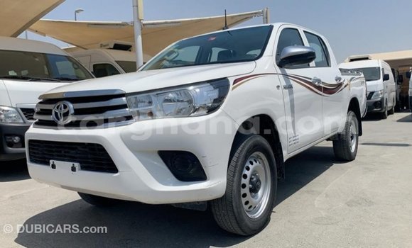 Sayi Imported Toyota Hilux White Mota in Import - Dubai a Ashanti Sayi Imported Toyota Hilux White Mota in Import - Dubai a Ashanti