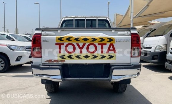 Sayi Imported Toyota Hilux White Mota in Import - Dubai a Ashanti Sayi Imported Toyota Hilux White Mota in Import - Dubai a Ashanti