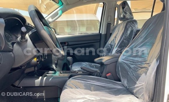 Sayi Imported Toyota Hilux White Mota in Import - Dubai a Ashanti Sayi Imported Toyota Hilux White Mota in Import - Dubai a Ashanti