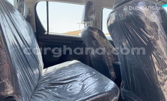 Sayi Imported Toyota Hilux White Mota in Import - Dubai a Ashanti Sayi Imported Toyota Hilux White Mota in Import - Dubai a Ashanti