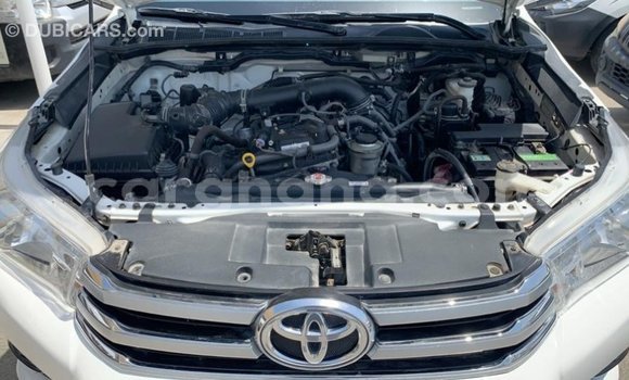 Sayi Imported Toyota Hilux White Mota in Import - Dubai a Ashanti Sayi Imported Toyota Hilux White Mota in Import - Dubai a Ashanti