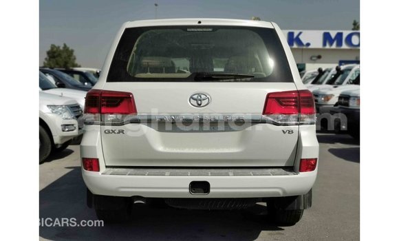 Sayi Imported Toyota Land Cruiser White Mota in Import - Dubai a Ashanti Sayi Imported Toyota Land Cruiser White Mota in Import - Dubai a Ashanti