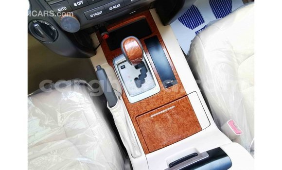 Sayi Imported Toyota Land Cruiser White Mota in Import - Dubai a Ashanti Sayi Imported Toyota Land Cruiser White Mota in Import - Dubai a Ashanti