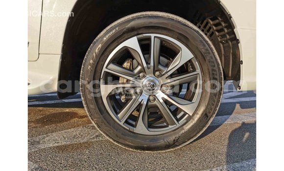 Sayi Imported Toyota Land Cruiser White Mota in Import - Dubai a Ashanti Sayi Imported Toyota Land Cruiser White Mota in Import - Dubai a Ashanti