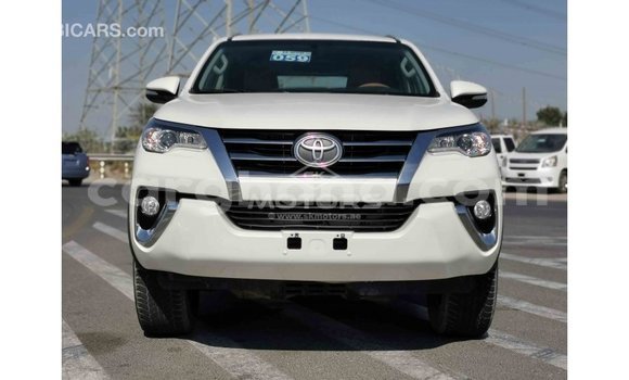 Sayi Imported Toyota Fortuner White Mota in Import - Dubai a Ashanti Sayi Imported Toyota Fortuner White Mota in Import - Dubai a Ashanti