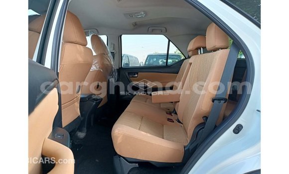Sayi Imported Toyota Fortuner White Mota in Import - Dubai a Ashanti Sayi Imported Toyota Fortuner White Mota in Import - Dubai a Ashanti