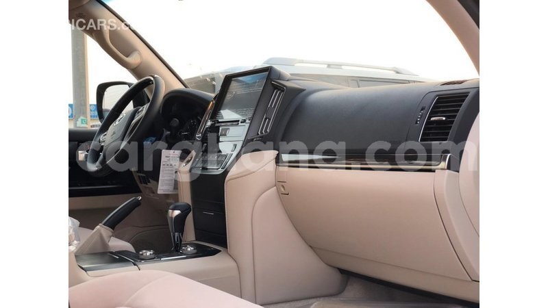 Big with watermark toyota land cruiser ashanti import dubai 23741