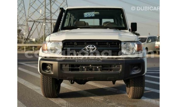 Sayi Imported Toyota Land Cruiser White Mota in Import - Dubai a Ashanti Sayi Imported Toyota Land Cruiser White Mota in Import - Dubai a Ashanti