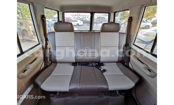 Sayi Imported Toyota Land Cruiser White Mota in Import - Dubai a Ashanti Sayi Imported Toyota Land Cruiser White Mota in Import - Dubai a Ashanti