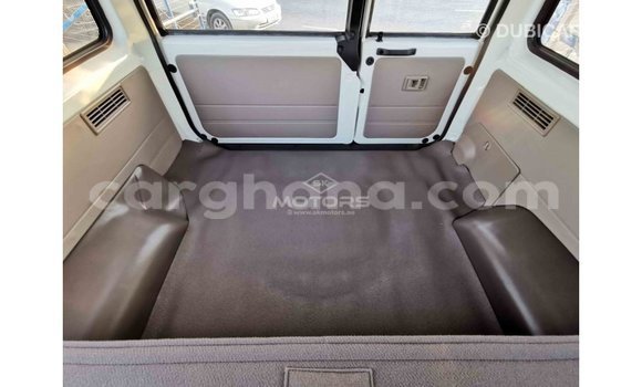 Sayi Imported Toyota Land Cruiser White Mota in Import - Dubai a Ashanti Sayi Imported Toyota Land Cruiser White Mota in Import - Dubai a Ashanti