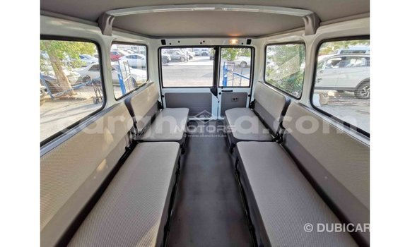 Ra Imported Toyota Land Cruiser funfun Ọkọ̀ in Import - Dubai ni Ashanti Ra Imported Toyota Land Cruiser funfun Ọkọ̀ in Import - Dubai ni Ashanti