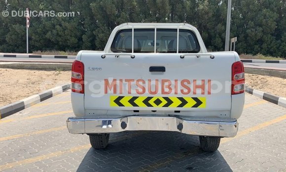 Sayi Imported Mitsubishi L200 White Mota in Import - Dubai a Ashanti Sayi Imported Mitsubishi L200 White Mota in Import - Dubai a Ashanti