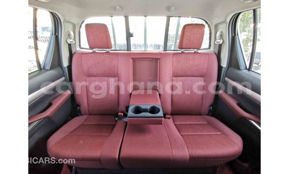Ra Imported Toyota Hilux funfun Ọkọ̀ in Import - Dubai ni Ashanti Ra Imported Toyota Hilux funfun Ọkọ̀ in Import - Dubai ni Ashanti