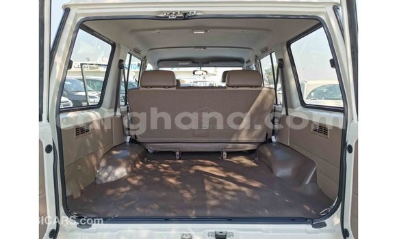 Sayi Imported Toyota Land Cruiser White Mota in Import - Dubai a Ashanti Sayi Imported Toyota Land Cruiser White Mota in Import - Dubai a Ashanti