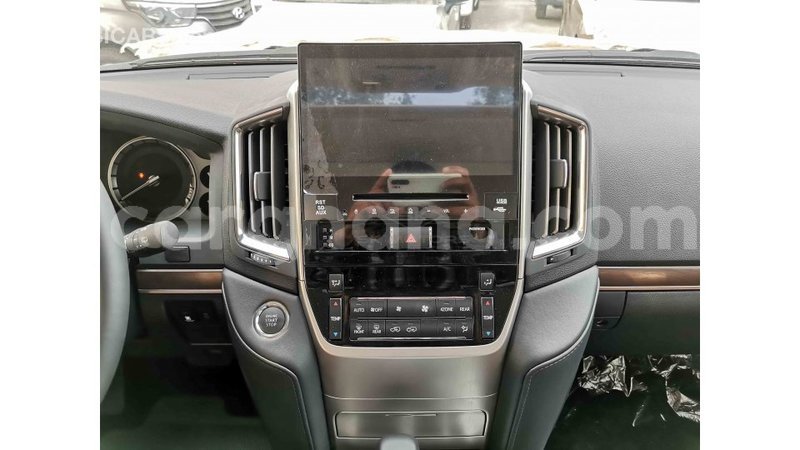 Big with watermark toyota land cruiser ashanti import dubai 23913