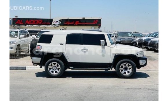 Ra Imported Toyota FJ Cruiser funfun Ọkọ̀ in Import - Dubai ni Ashanti Ra Imported Toyota FJ Cruiser funfun Ọkọ̀ in Import - Dubai ni Ashanti