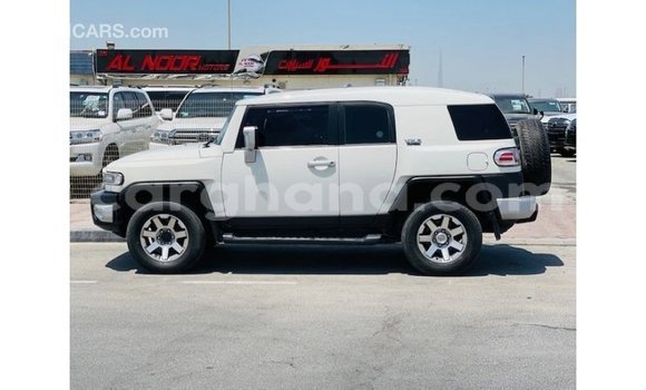 Ra Imported Toyota FJ Cruiser funfun Ọkọ̀ in Import - Dubai ni Ashanti Ra Imported Toyota FJ Cruiser funfun Ọkọ̀ in Import - Dubai ni Ashanti