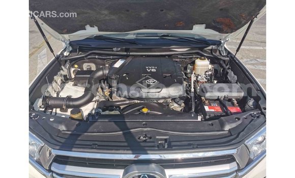 Buy Import Toyota Land Cruiser White Car in Import - Dubai in Ashanti Buy Import Toyota Land Cruiser White Car in Import - Dubai in Ashanti