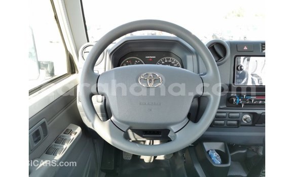 Sayi Imported Toyota Land Cruiser White Mota in Import - Dubai a Ashanti Sayi Imported Toyota Land Cruiser White Mota in Import - Dubai a Ashanti
