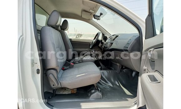 Ra Imported Toyota Hilux funfun Ọkọ̀ in Import - Dubai ni Ashanti Ra Imported Toyota Hilux funfun Ọkọ̀ in Import - Dubai ni Ashanti