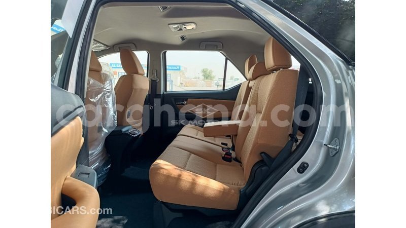 Big with watermark toyota fortuner ashanti import dubai 24019