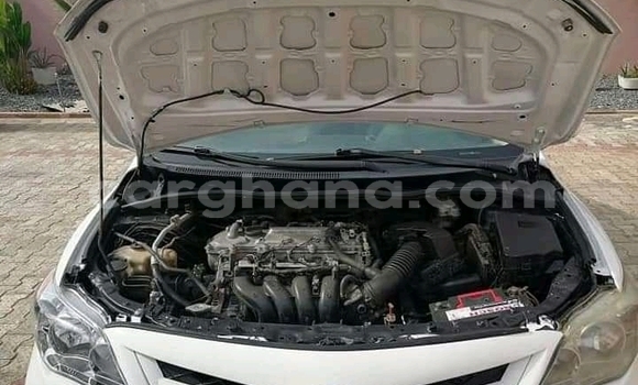 Sayi Na hannu Toyota Corolla II White Mota in Accra a Greater Accra