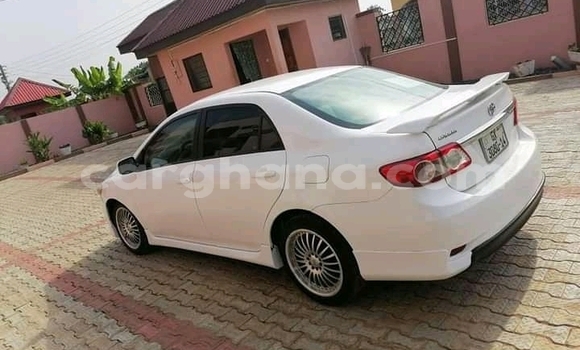 Ra Àlòkù Toyota Corolla II funfun Ọkọ̀ in Accra ni Greater Accra Ra Àlòkù Toyota Corolla II funfun Ọkọ̀ in Accra ni Greater Accra