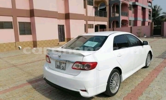 Ra Àlòkù Toyota Corolla II funfun Ọkọ̀ in Accra ni Greater Accra Ra Àlòkù Toyota Corolla II funfun Ọkọ̀ in Accra ni Greater Accra
