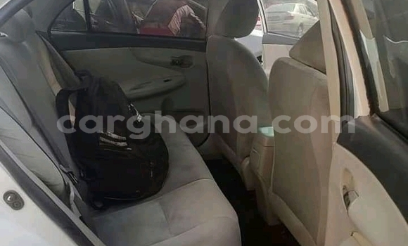 Ra Àlòkù Toyota Corolla II funfun Ọkọ̀ in Accra ni Greater Accra Ra Àlòkù Toyota Corolla II funfun Ọkọ̀ in Accra ni Greater Accra